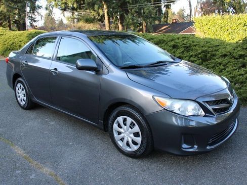 Used 2013 Toyota Corolla L image 2