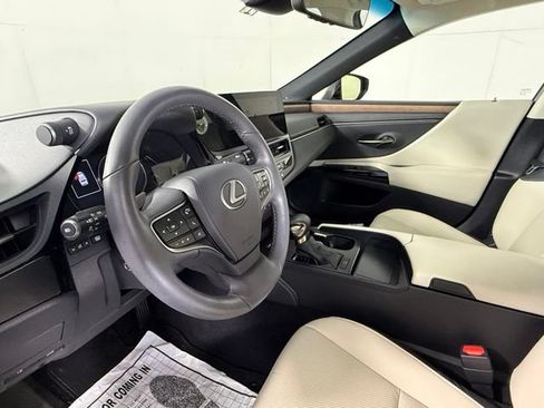 Used 2024 Lexus ES 350 w/ Premium Package FWD image 18