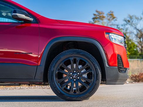 Used 2023 GMC Acadia SLE w/ Driver Convenience Package image 9