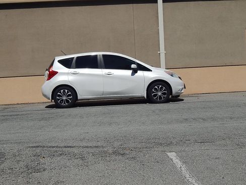 Used 2014 Nissan Versa Note SV image 2