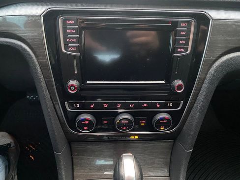 Used 2017 Volkswagen Passat 1.8T SE image 34