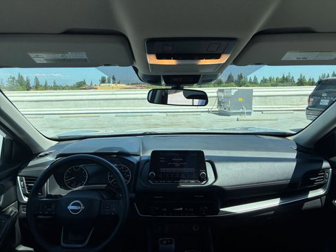 Used 2025 Nissan Rogue SV FWD image 34
