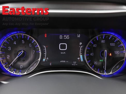 Used 2023 Chrysler Pacifica Touring-L FWD image 18