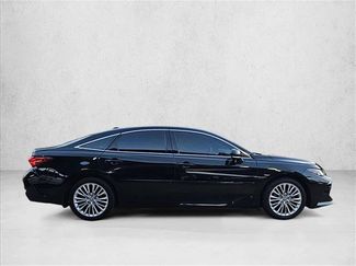Used 2019 Toyota Avalon Limited w/ Advanced Safety Package FWD video 4
