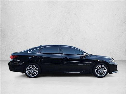 Used 2019 Toyota Avalon Limited w/ Advanced Safety Package FWD image 4