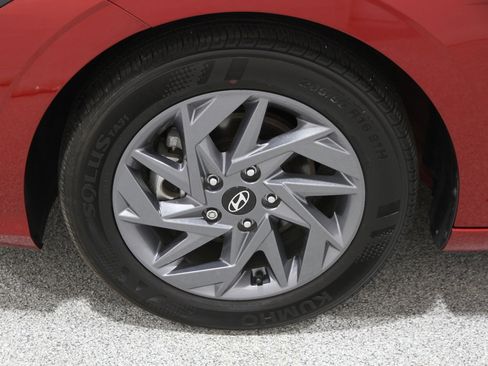 Used 2024 Hyundai Elantra SEL image 21