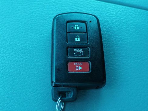 Used 2016 Toyota Highlander XLE FWD image 32