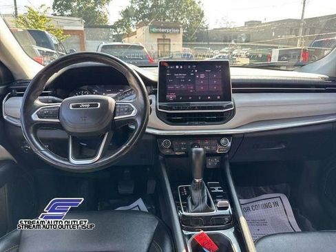Used 2022 Jeep Compass Limited image 33