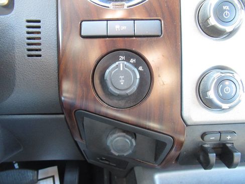 Used 2016 Ford F250 Lariat w/ Chrome Package image 28