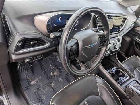 Used 2021 Chrysler Pacifica Limited w/ Uconnect Theater Family Group image 10