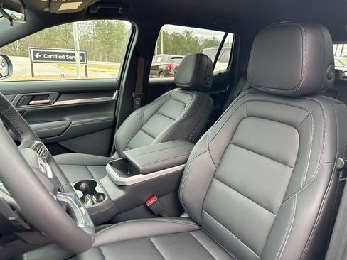 Used 2026 GMC Terrain Elevation w/ Elevation Premium Package FWD image 8