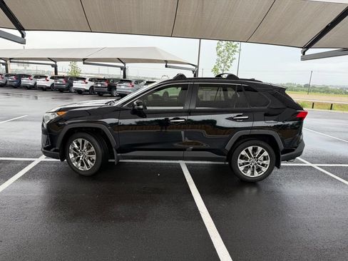 Used 2019 Toyota RAV4 Limited w/ Advanced Technology Package FWD image 8