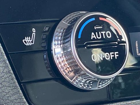 New 2025 Mitsubishi Outlander SE image 10