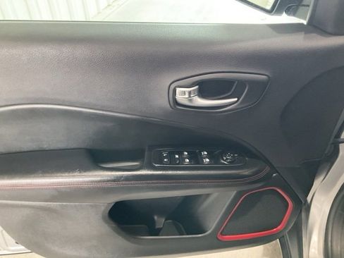 Used 2018 Jeep Compass Trailhawk image 5