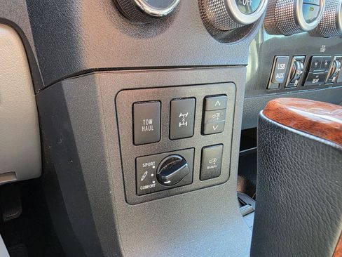 Used 2018 Toyota Sequoia Platinum AWD/4WD image 19