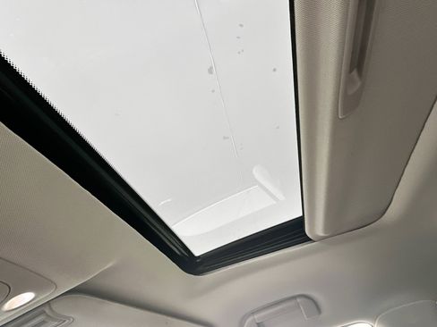 Used 2024 Nissan Armada SL image 22