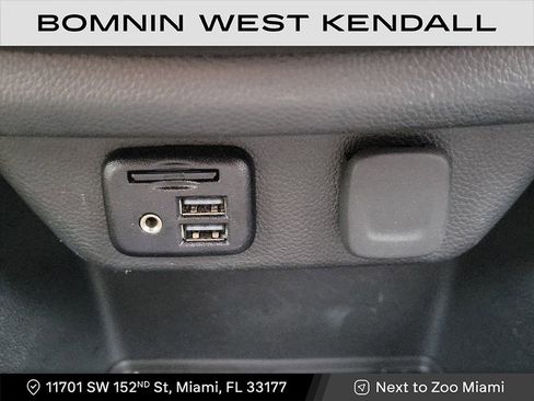 Used 2023 Chevrolet Traverse RS image 21