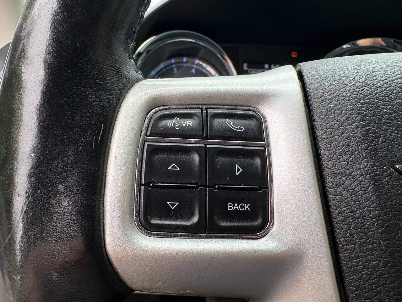 Used 2014 Chrysler Town & Country Touring-L w/ Driver Convenience Group FWD image 19