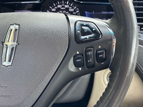 Used 2013 Lincoln MKS FWD image 19