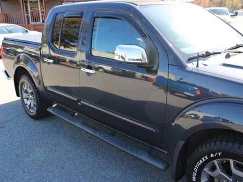 Used 2014 Nissan Frontier SL image 12