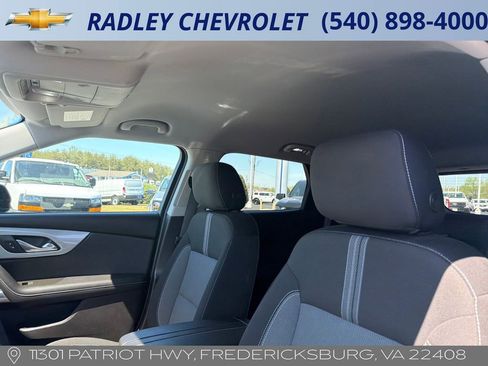 Certified 2025 Chevrolet Blazer LT FWD image 2