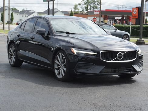 Used 2020 Volvo S60 T6 Momentum w/ Premium Package AWD/4WD image 3