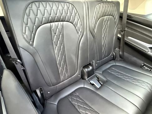 Used 2023 BMW X7 xDrive40i image 21