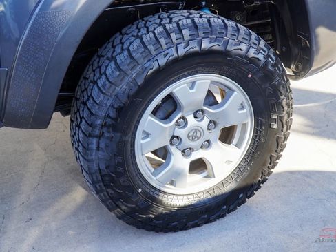 Used 2011 Toyota Tacoma PreRunner image 8