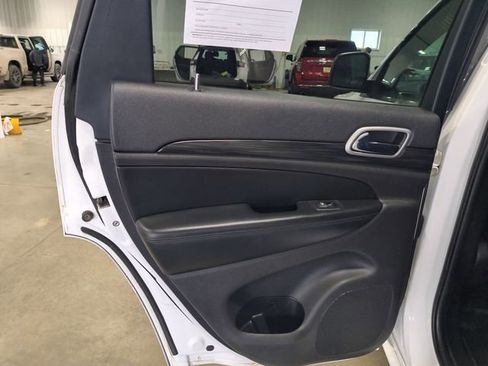 Used 2019 Jeep Grand Cherokee Altitude AWD/4WD image 25