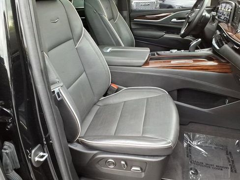 Used 2023 Cadillac Escalade Premium Luxury AWD/4WD image 25