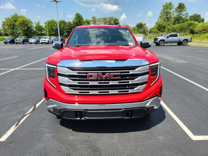 New 2025 GMC Sierra 1500 SLE w/ Preferred Package