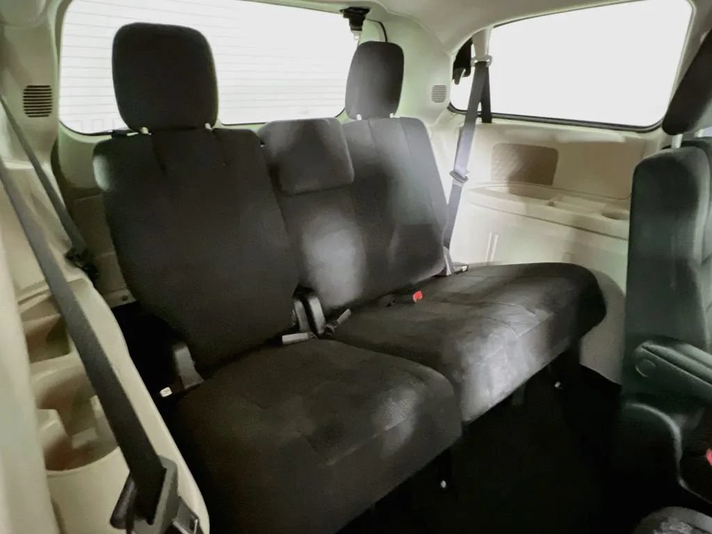 Used 2013 Dodge Grand Caravan SE FWD image 24