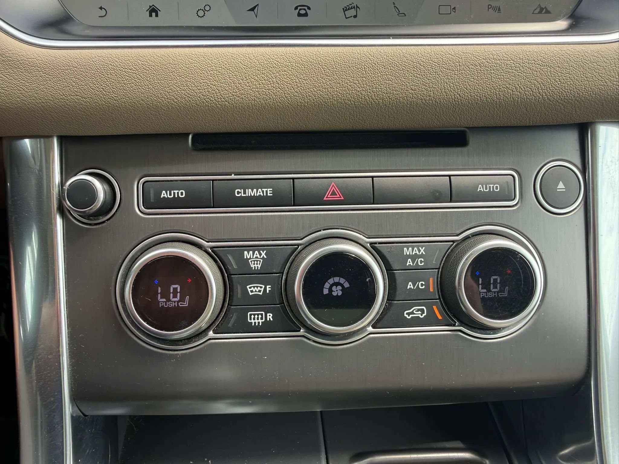 Used 2017 Land Rover Range Rover Sport SE AWD/4WD image 29
