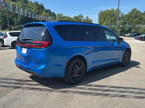 New 2027 Chrysler Pacifica Select AWD/4WD image 8