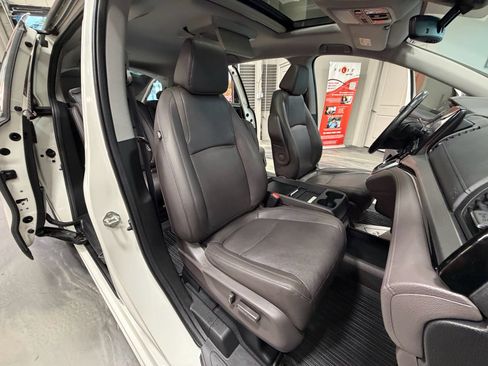 Used 2019 Honda Odyssey Elite image 4