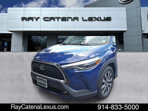 Used 2025 Toyota Corolla Cross XLE w/ Convenience Package AWD/4WD image 7