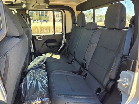 Used 2024 Jeep Gladiator Sport image 29
