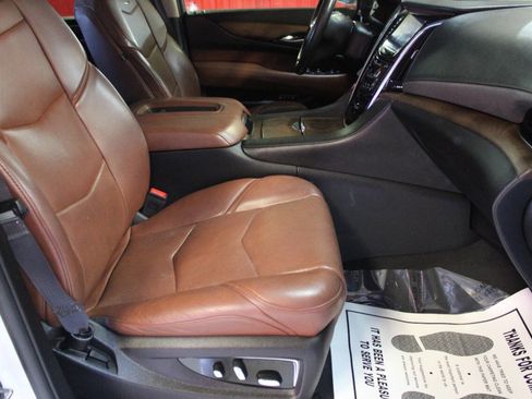 Used 2016 Cadillac Escalade Premium image 9