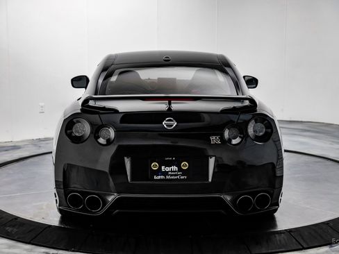 Used 2013 Nissan GT-R Premium image 12