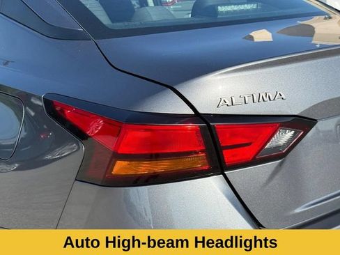 Used 2024 Nissan Altima 2.5 SV FWD image 9