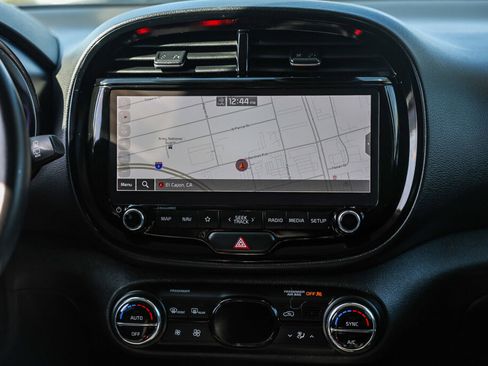 Used 2023 Kia Soul EX image 3