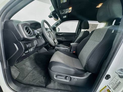 Used 2023 Toyota Tacoma TRD Off-Road w/ Technology Package AWD/4WD image 12