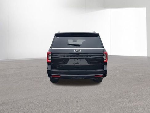 Used 2023 Ford Expedition Limited AWD/4WD image 9