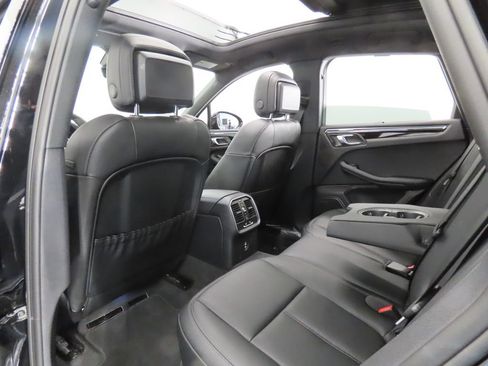 Certified 2026 Porsche Macan AWD/4WD image 46
