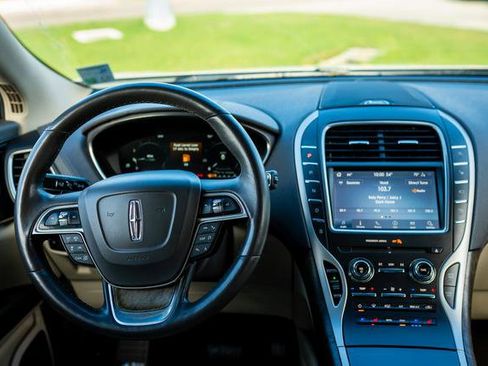 Used 2020 Lincoln Nautilus Reserve w/ Equipment Group 201A image 6