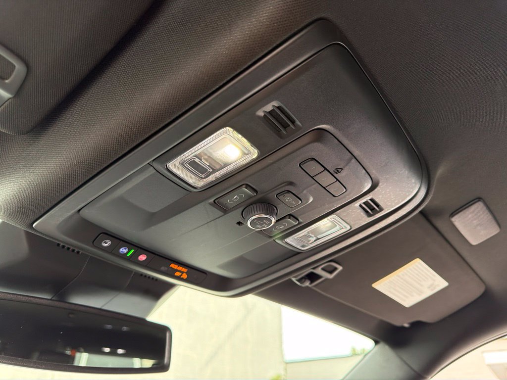 Used 2023 Cadillac Escalade Luxury AWD/4WD image 45