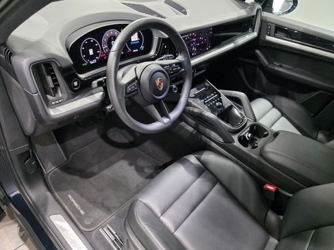 Used 2025 Porsche Cayenne AWD/4WD image 7