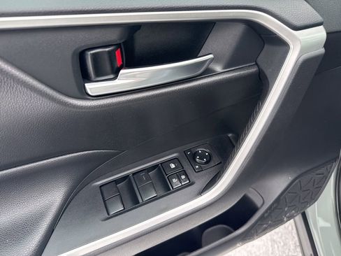 Used 2020 Toyota RAV4 XLE image 17