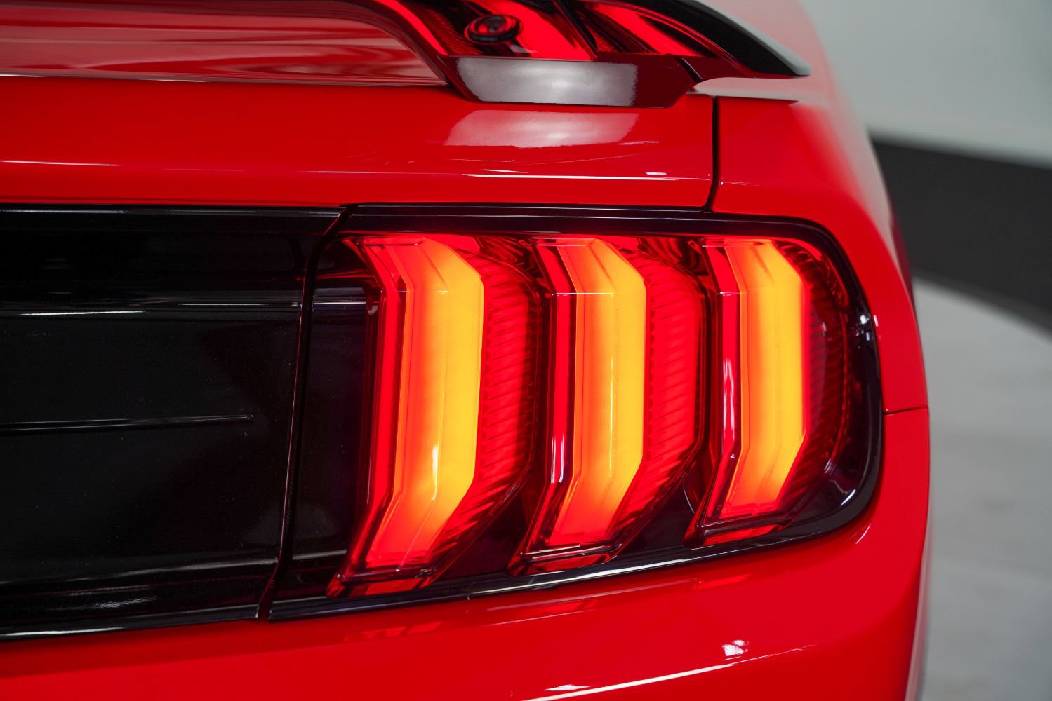 Used 2021 Ford Mustang Shelby GT500 w/ Carbon Fiber Handling Package RWD image 23