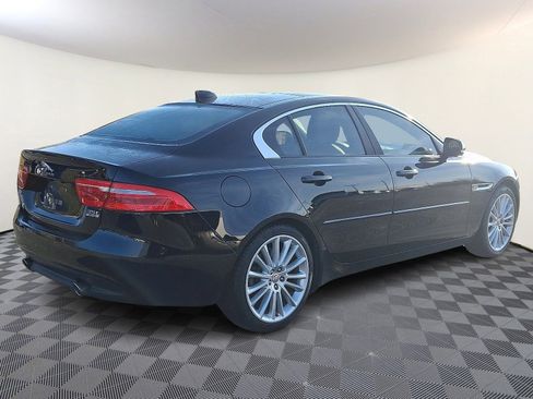 Used 2017 Jaguar XE Premium image 4